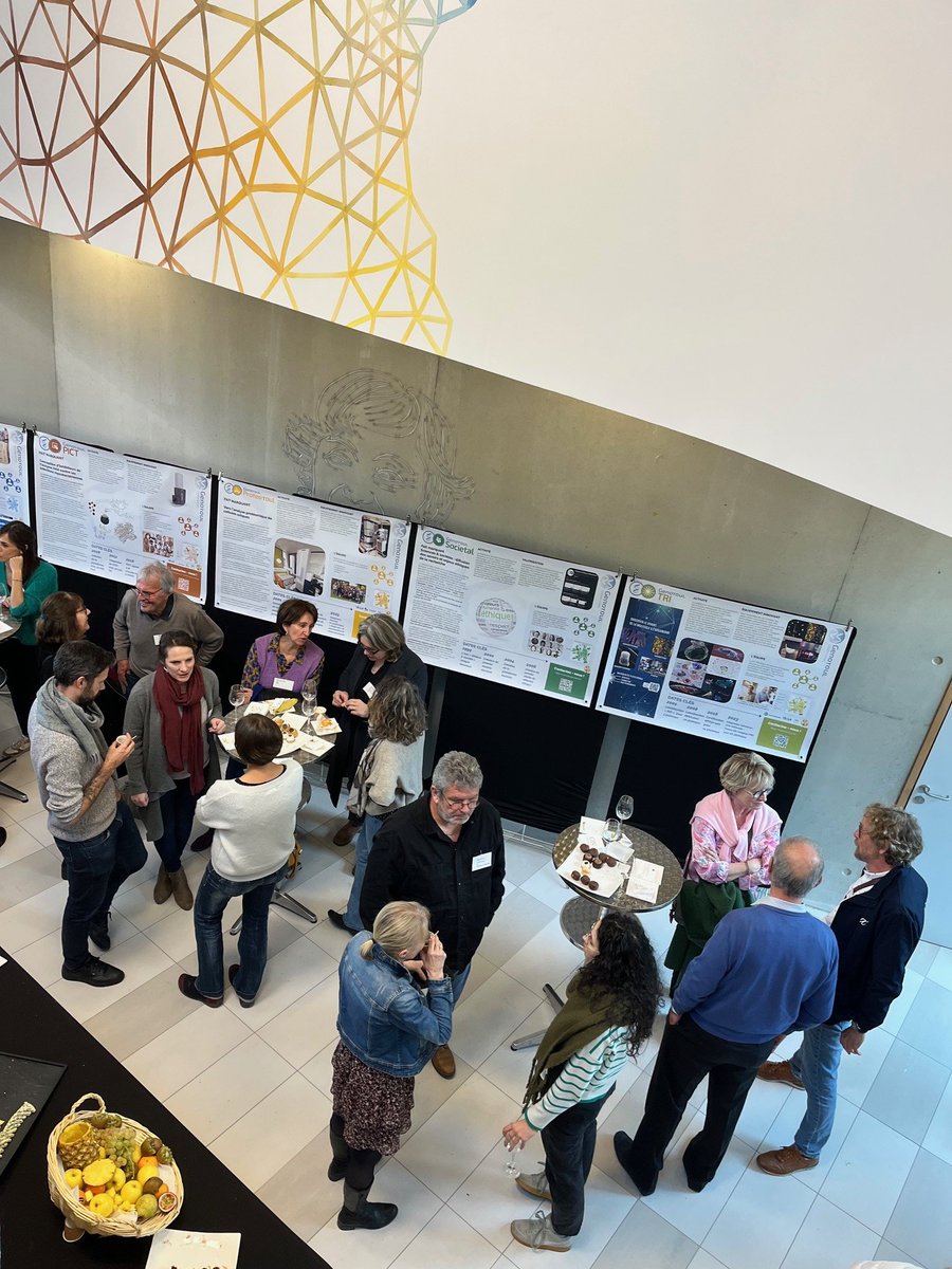 INRAE_Tlse's tweet photo. 🎂Joyeux anniversaire @Genotoul🎂et bravo pour ces 25 ans au service de la #recherche et l’#innovation 👏👏👏

Fondé en 1999 par Claude Chevalet, directeur de recherche @INRAE_Tlse, le réseau toulousain rassemble aujourd’hui 1⃣2⃣ plateformes de recherche en sciences du vivant sur la Région @Occitanie 
Avec pour missions :
➡️mutualiser les équipements et ressources humaines👬
➡️faciliter le développement de technologies nouvelles 💻
➡️assurer l’animation et la formation 👩‍🎓