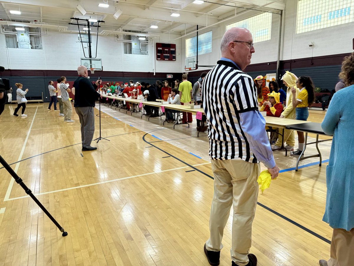 debaenem's tweet photo. Nothing like a donut eating contest to raise money to support families. https://t.co/FTLzuq2atZ