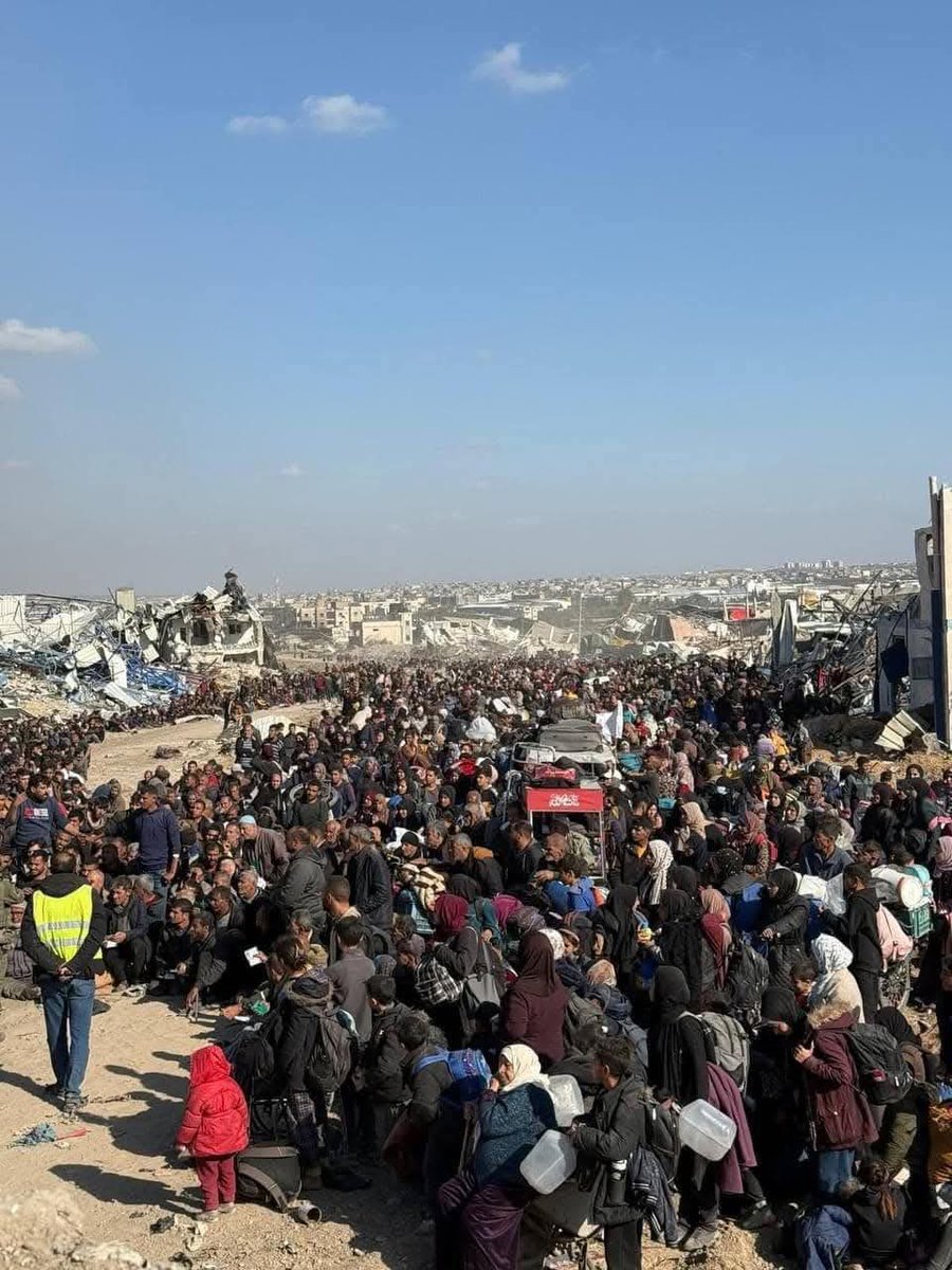 AbujomaaGaza's tweet photo. Ethnic cleansing of Beit Lahiya, #NorthernGaza! https://t.co/u09kj4dZZA