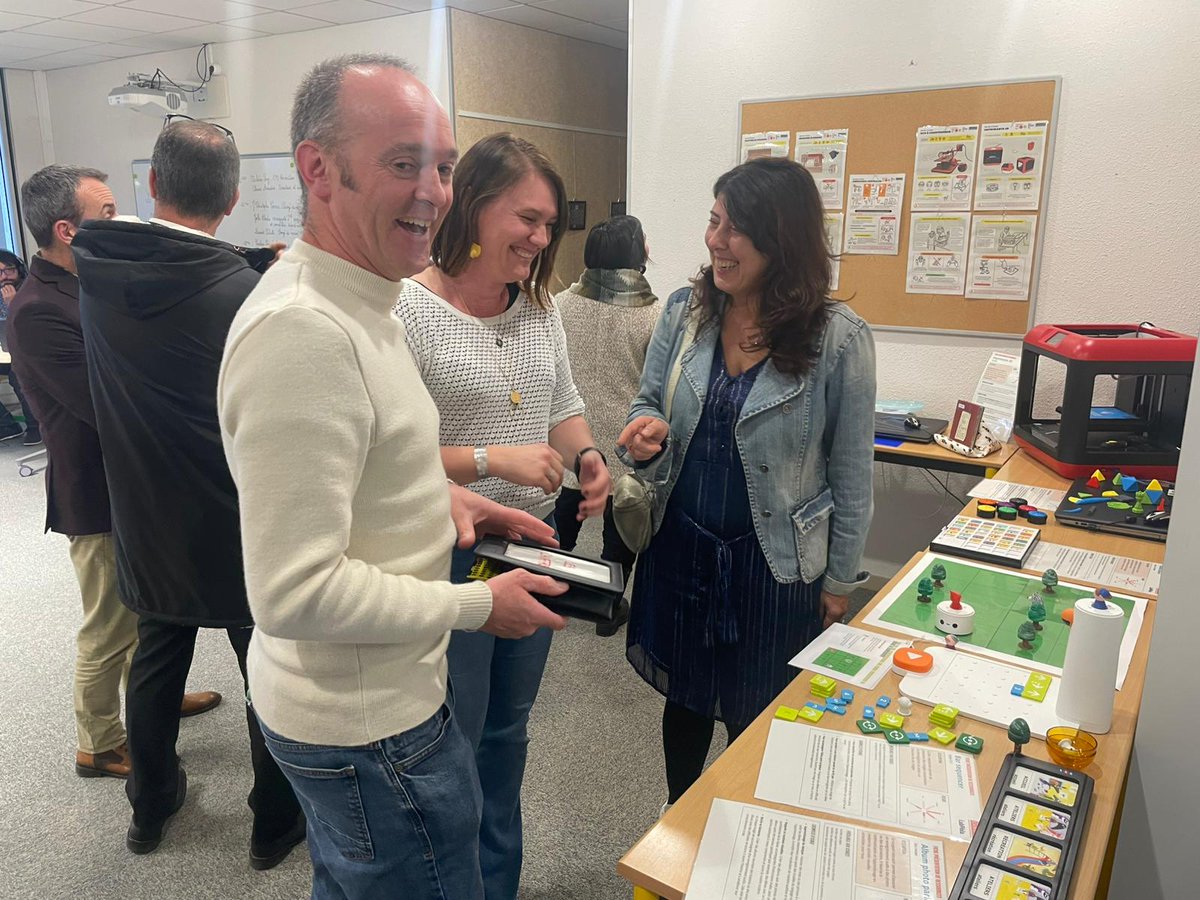 Canope_DTOcc's tweet photo. Inauguration de l'atelier @reseau_canope à Tarbes, en présence de @McMissir, Directrice Générale de Réseau Canopé.🎉
Merci à l'équipe, à tous les acteurs éducatifs présents et à nos partenaires !🙏
Ensemble, nous ouvrons de nouvelles perspectives pour l'éducation de demain.✨📚 https://t.co/dO21Z8pVXT