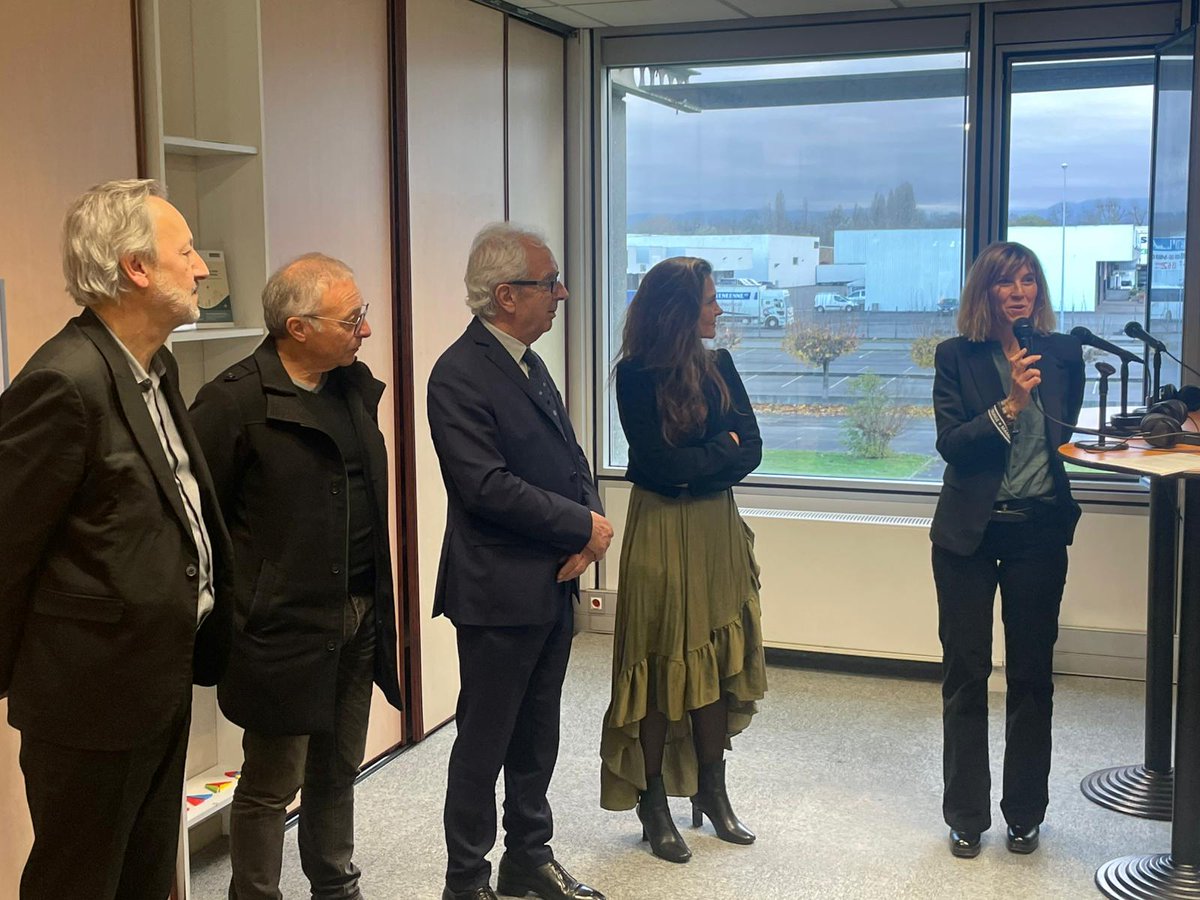 Canope_DTOcc's tweet photo. Inauguration de l'atelier @reseau_canope à Tarbes, en présence de @McMissir, Directrice Générale de Réseau Canopé.🎉
Merci à l'équipe, à tous les acteurs éducatifs présents et à nos partenaires !🙏
Ensemble, nous ouvrons de nouvelles perspectives pour l'éducation de demain.✨📚 https://t.co/dO21Z8pVXT