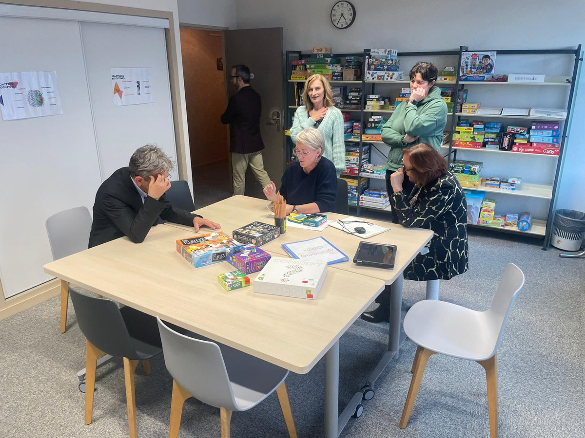 Inauguration de l'atelier <a href="/reseau_canope/">Réseau Canopé</a> à Tarbes, en présence de <a href="/McMissir/">McMissir</a>, Directrice Générale de Réseau Canopé.🎉
Merci à l'équipe, à tous les acteurs éducatifs présents et à nos partenaires !🙏
Ensemble, nous ouvrons de nouvelles perspectives pour l'éducation de demain.✨📚