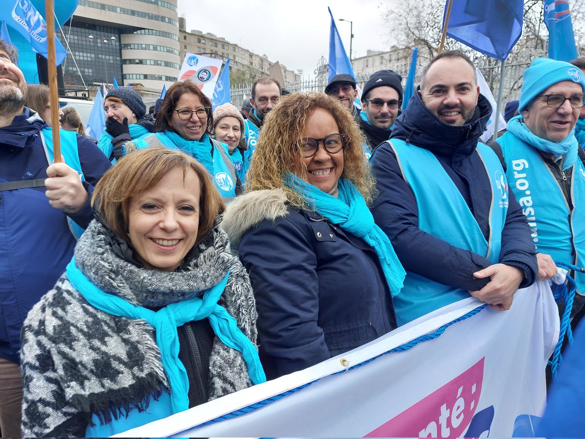 FedUNSATer's tweet photo. La fédération #UNSA Territoriaux présente dans le cortège @UNSA_officiel à #Paris. Dans l'attente du démarrage du cortège intersyndical : pour le pouvoir d'achat et la santé. STOP au #fonctionnairebashing !
#greve5decembre #syndicat #fonctionpublique #FPT https://t.co/A0QRHghIg6
