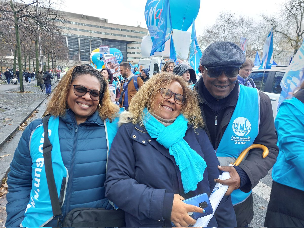 FedUNSATer's tweet photo. La fédération #UNSA Territoriaux présente dans le cortège @UNSA_officiel à #Paris. Dans l'attente du démarrage du cortège intersyndical : pour le pouvoir d'achat et la santé. STOP au #fonctionnairebashing !
#greve5decembre #syndicat #fonctionpublique #FPT https://t.co/A0QRHghIg6