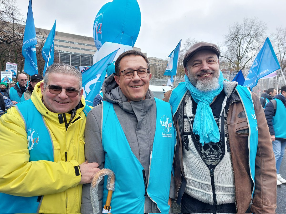 FedUNSATer's tweet photo. La fédération #UNSA Territoriaux présente dans le cortège @UNSA_officiel à #Paris. Dans l'attente du démarrage du cortège intersyndical : pour le pouvoir d'achat et la santé. STOP au #fonctionnairebashing !
#greve5decembre #syndicat #fonctionpublique #FPT https://t.co/A0QRHghIg6