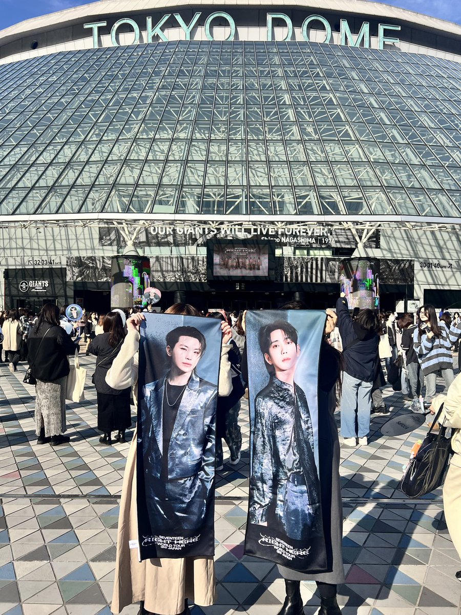 s_v_t_3_'s tweet photo. 東京ドーム🧚‍♀️💗
いつめんからはじめましての子達までありがとうございました！
りなぴが当ててくれたラキドロ背負ってご機嫌だった🥰💗
SEVENTEENさんは本日も最高にいい男達でした！ https://t.co/6FwIyhqZiJ