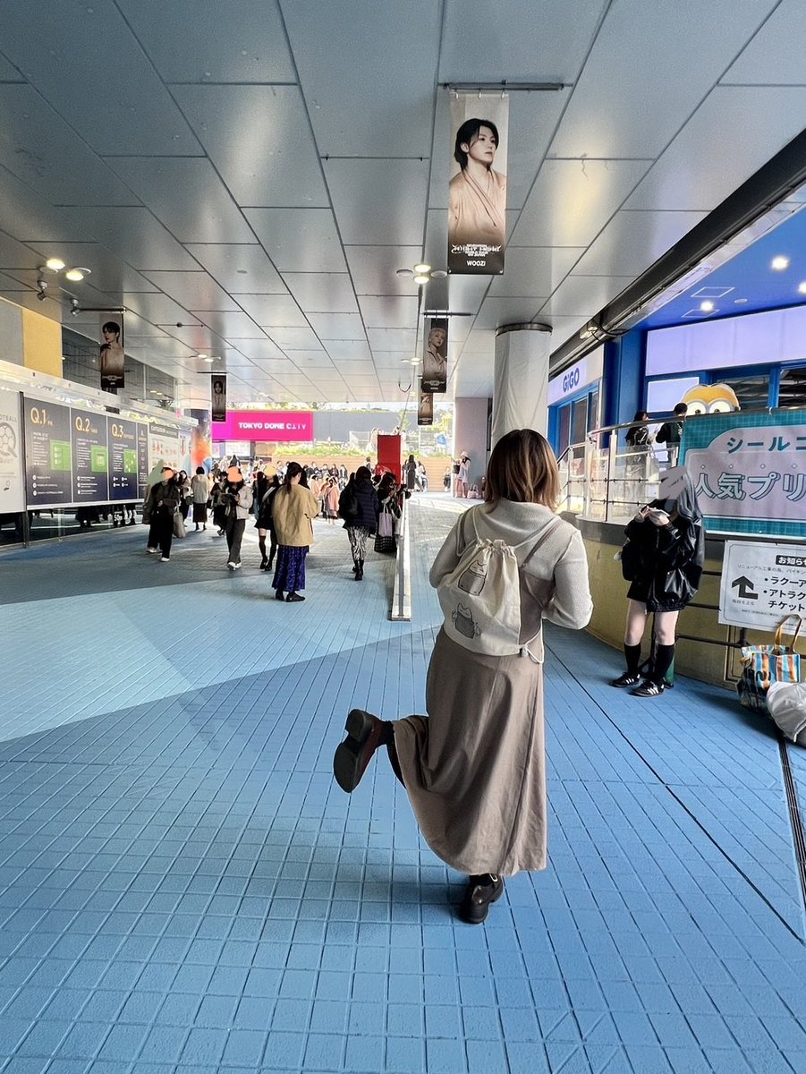 s_v_t_3_'s tweet photo. 東京ドーム🧚‍♀️💗
いつめんからはじめましての子達までありがとうございました！
りなぴが当ててくれたラキドロ背負ってご機嫌だった🥰💗
SEVENTEENさんは本日も最高にいい男達でした！ https://t.co/6FwIyhqZiJ