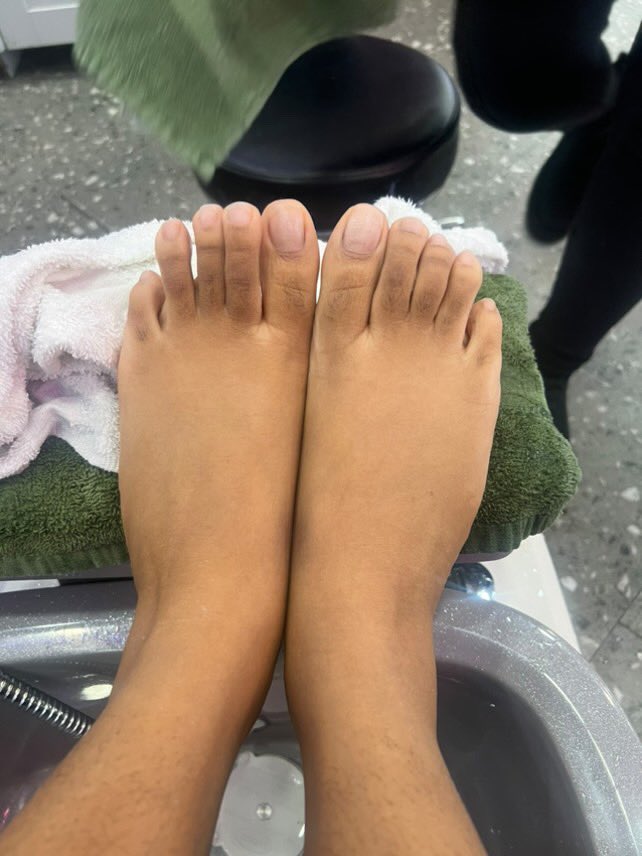 Natural_Nailss's tweet photo. Itโs hard to leave her when she got pretty toes ๐ฃ๐
.
.
.
#naturalnailfactory #longnailbeds #barenails #nopolish #unpolished #longnaturalnails #longnails #anonymoussender https://t.co/pQMpxT6dM0