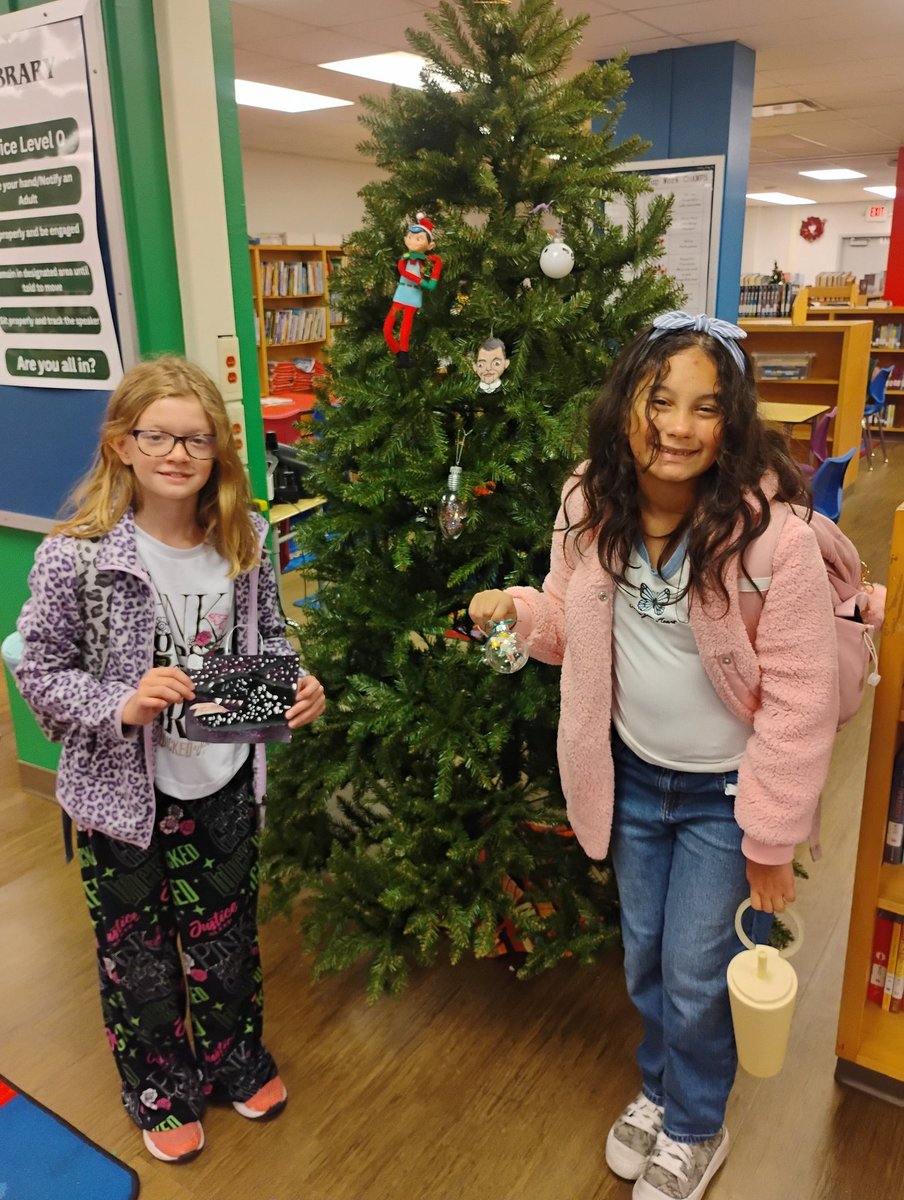 MsSarahWorden's tweet photo. Ornaments! https://t.co/Nkvud9KAHp