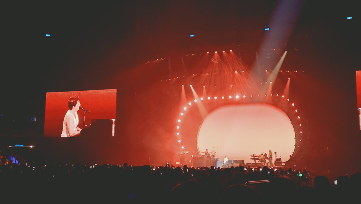 hydez0129's tweet photo. Charlie Puthのライブ見に来ました 楽しくて燃え上がりました٩(*´︶`*)۶ https://t.co/Cw4aDrjAzd