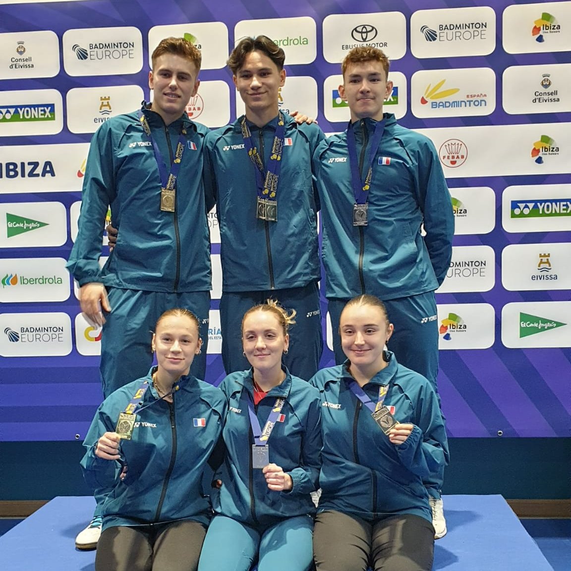 FFBaD's tweet photo. Bravo à nos Champions et vice-Champion d'Europe Juniors 👏
🥇Thibault GARDON/Kathell DESMOTS-CHACUN
🥇 Elsa JACOB/Camille POGNANTE
🥇 Thibault GARDON/Tom LALOT TRESCARTE
🥈 Arthur TATRANOV
#EJC24 https://t.co/gNZQw1zUer