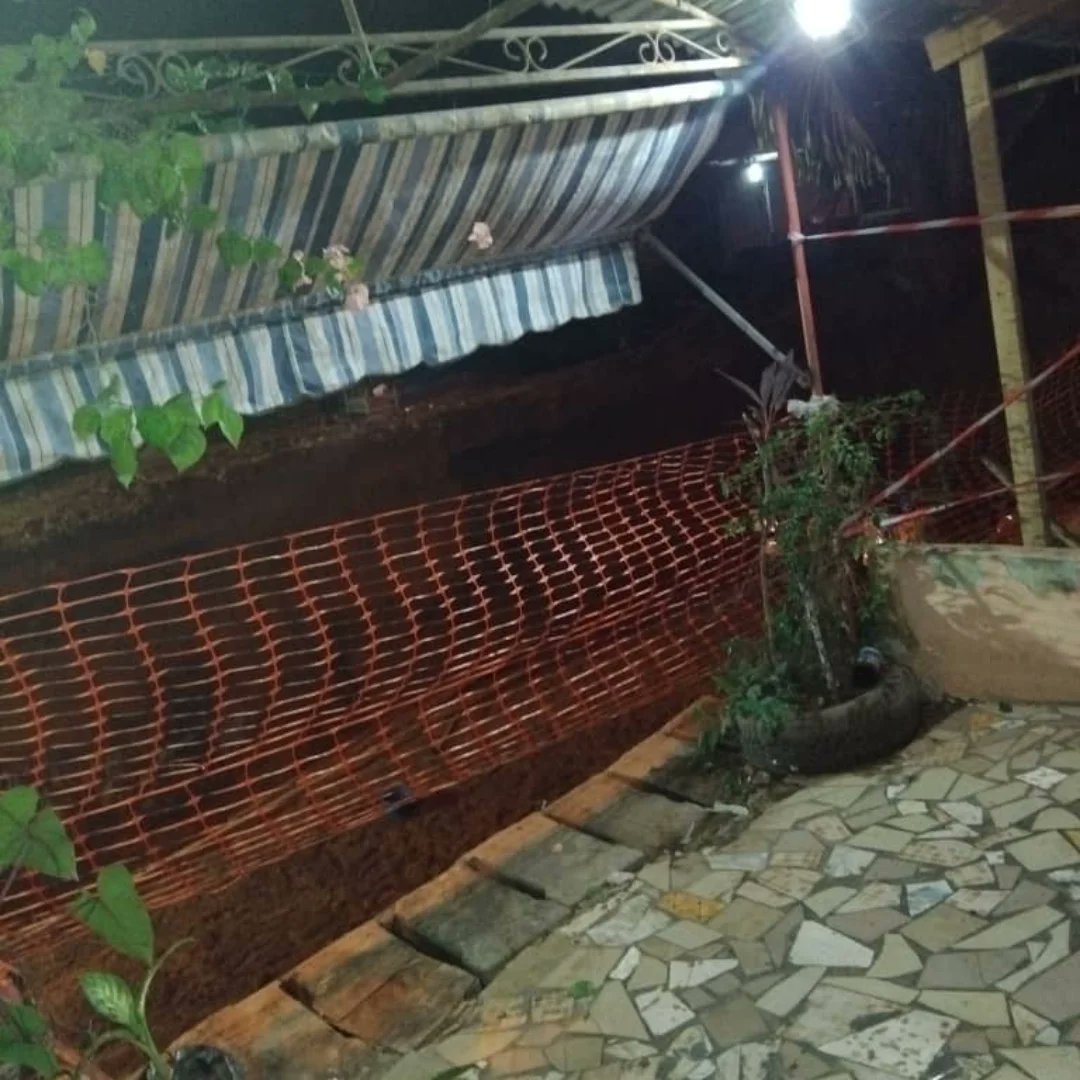 En raison des travaux d'assainissement de la voirie, et suite à quelques éboulements suite à ces travaux, 1949 ferme ses portes.... temporairement !!!!
Nous prendrons nos congés à partir du 15 décembre, consultez notre catalogue et achetez des livres ☺; on vous les livrera