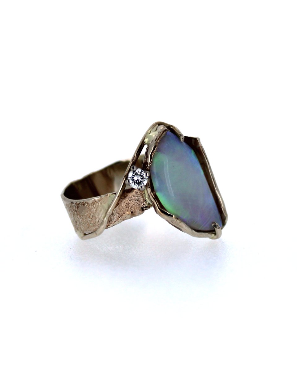 Fannyvandheuvel's tweet photo. Deze wel heel speciale ring gemaakt met prachtige Australische opaal, champagnekleurig goud en briljant . In de ring Asse verwerkt Eigen ontwerp en handwerk https://t.co/90Gu4QHdvn
#opaal #briljant #asjuweel #ontwerp #juweelontwerp #maasmechelen #australischeopaal #opalehunters https://t.co/wep75GtSTQ