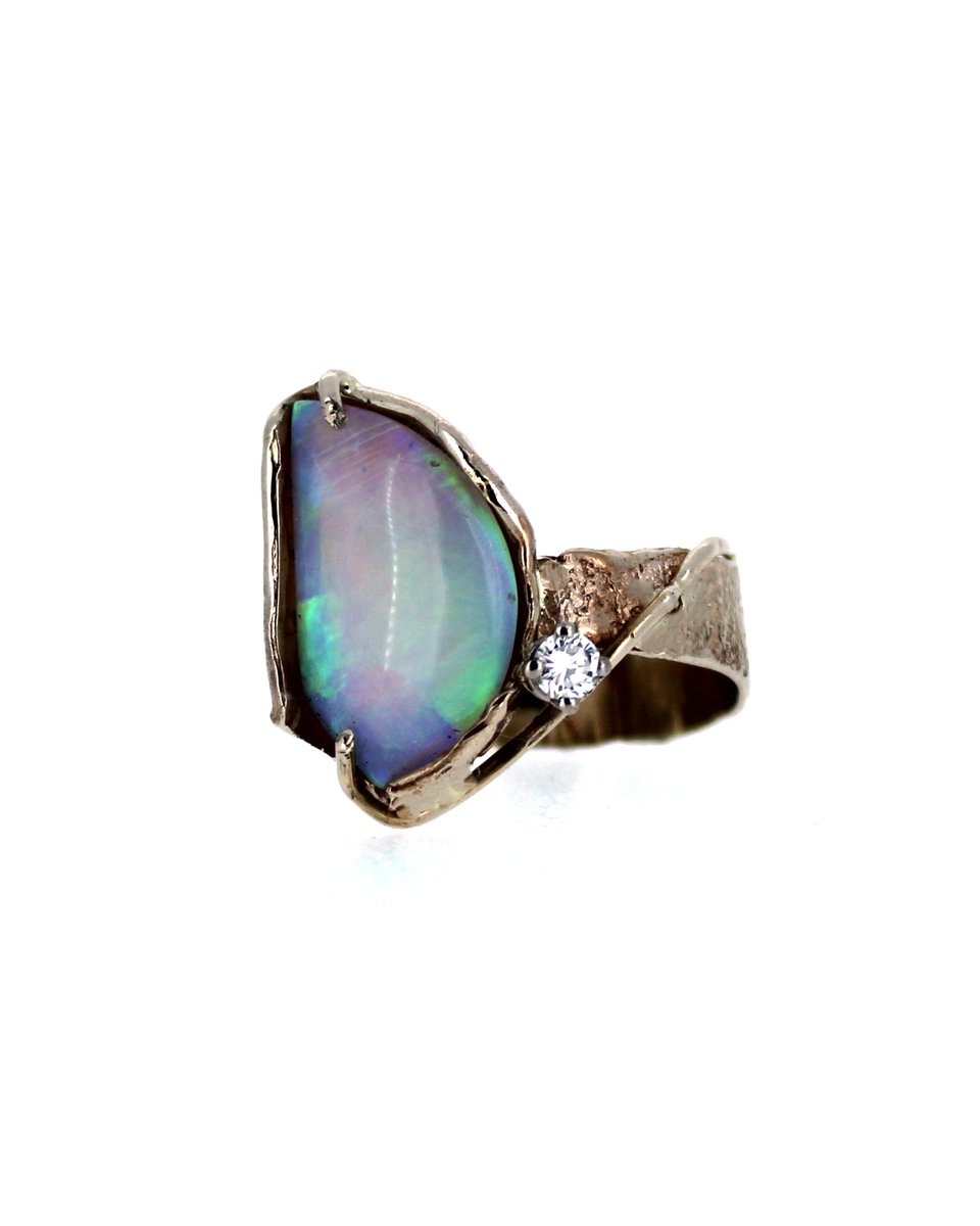 Fannyvandheuvel's tweet photo. Deze wel heel speciale ring gemaakt met prachtige Australische opaal, champagnekleurig goud en briljant . In de ring Asse verwerkt Eigen ontwerp en handwerk https://t.co/90Gu4QHdvn
#opaal #briljant #asjuweel #ontwerp #juweelontwerp #maasmechelen #australischeopaal #opalehunters https://t.co/wep75GtSTQ