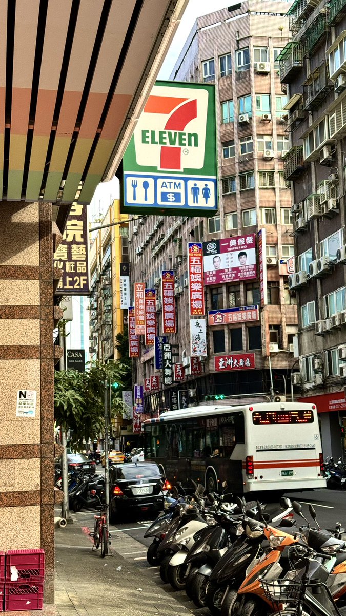 t h é o 🇭🇰 tweet media