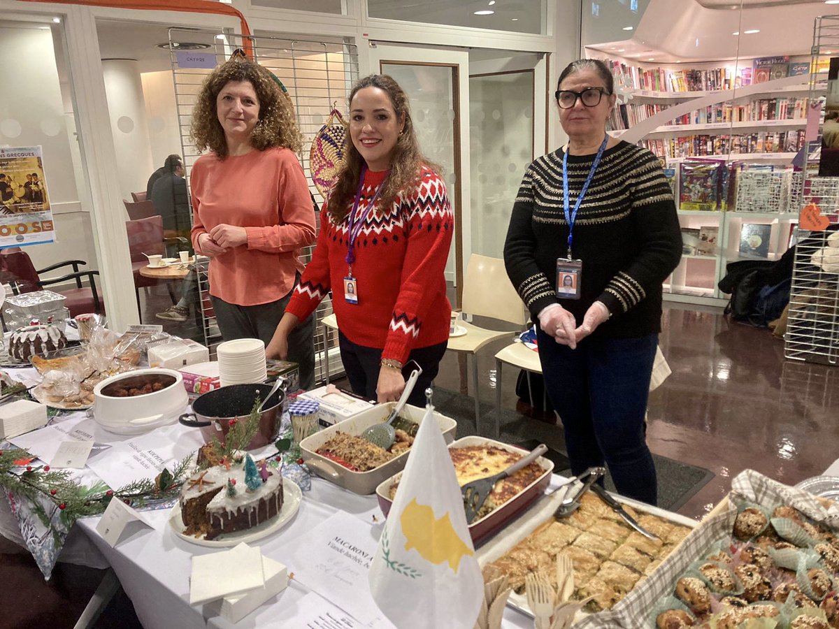 CyprusinCoE's tweet photo. On était ravis de participer au Marché de Noël pour🇺🇦 au @coe. Les bénéfices de la vente des plats traditionnelles #chypriotes soutiendront un projet d'aide psychologique aux enfants touchés par la guerre. Un bon moment d’échanges culinaires, culturels, mais surtout de solidarité https://t.co/7kdn5VAxB6