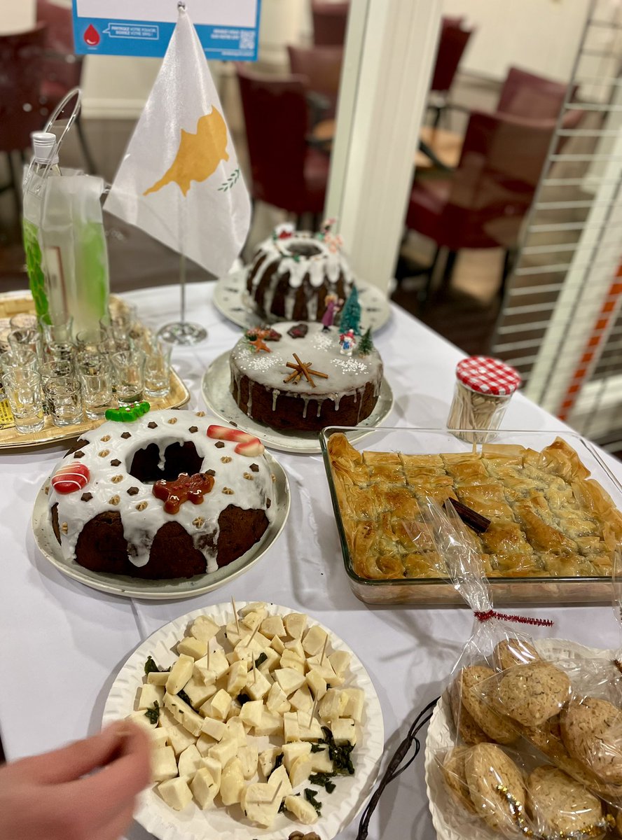 CyprusinCoE's tweet photo. On était ravis de participer au Marché de Noël pour🇺🇦 au @coe. Les bénéfices de la vente des plats traditionnelles #chypriotes soutiendront un projet d'aide psychologique aux enfants touchés par la guerre. Un bon moment d’échanges culinaires, culturels, mais surtout de solidarité https://t.co/7kdn5VAxB6