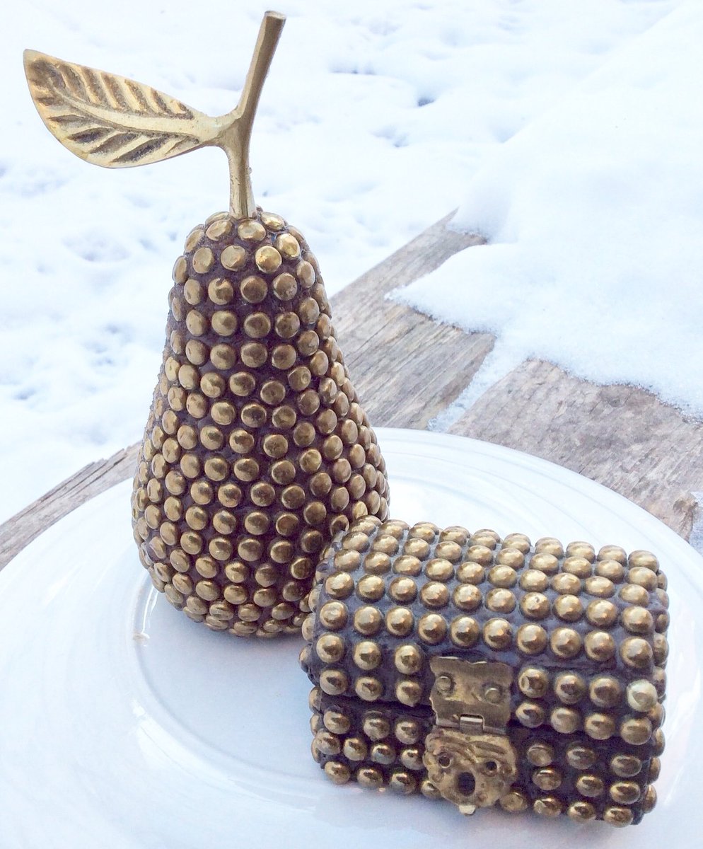 GothicGlass's tweet photo. CA$60.00
Vintage #brass #studdedpear #treasurechest #beadedbox #Hollywoodregency #incenseholder #gothicglass #gothicstyle
GothicGlassStudio #etsy #etsychristmasgifts #vintagegifts #handmadechristmas #stainedglass #trendingnow
https://t.co/s93SJFBJrH https://t.co/f89bh7EoP2