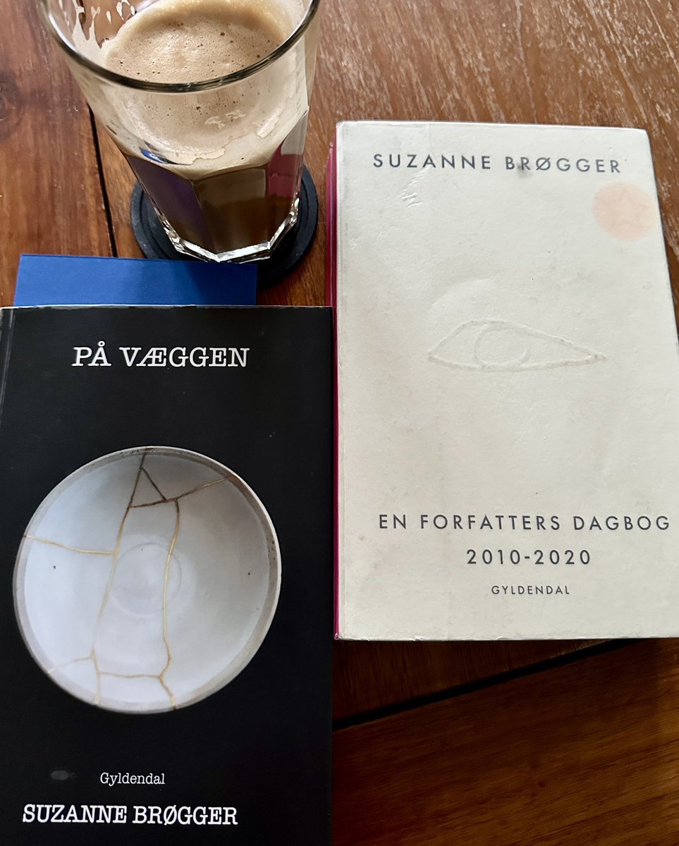Se DET er hygge. 
Stærk kaffe og dobbelt op på <a href="/Suzannebroegger/">Suzanne Brøgger</a> - “På væggen” og “En forfatters dagbog 2010-2020”. 💘