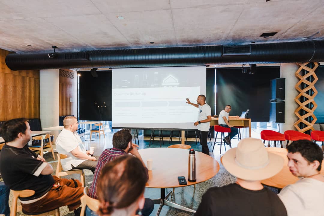 Funintecvzla's tweet photo. ¡Nos enorgullece estar en el #CardanoTechWeek en Argentina! 🌎🇦🇷
Hemos tenido el privilegio de participar y presentar nuestros proyectos a la #ComunidadCardano, mostrando el compromiso de Funintec con el futuro de la #blockchain 🎉✨
#Funintec #Cardano #TechWeek #Argentina2024 https://t.co/E3hHcg6kaH