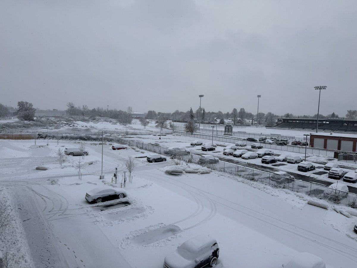 cheddirhythm's tweet photo. #buffalosnowdec2024 #buffalosnow Buffalo New York December 5th 2024 .. Pics taken by me, permission granted to use https://t.co/6pYgIihojt