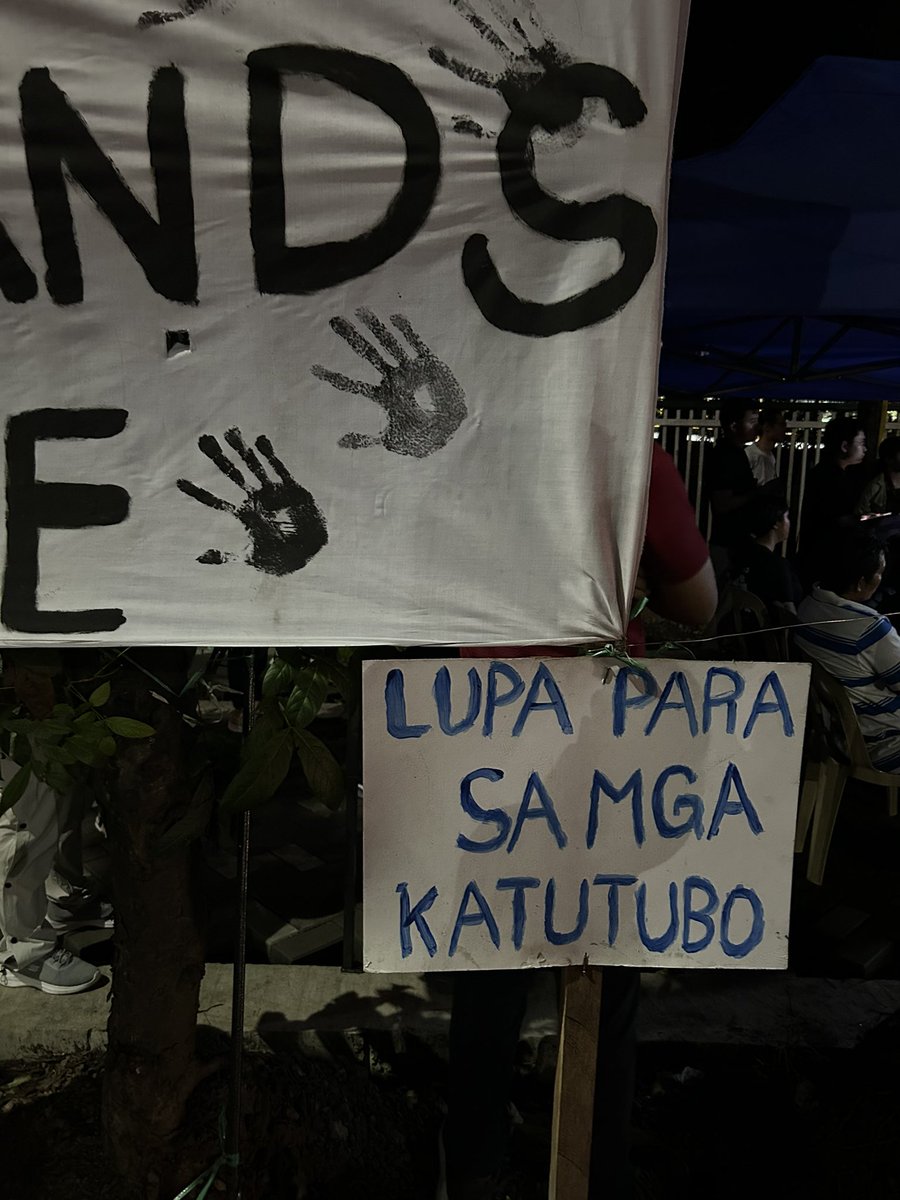 lan_espacio's tweet photo. Patuloy ang pag-aayuno ng mga katutubong Molbong at Palaw’an sa tapat ng Department of Agrarian Reform. Sa mga komunidad ang mga lupa sa #Bugsuk, hindi sa San Miguel! #United4LandRights https://t.co/qz8RET7keQ