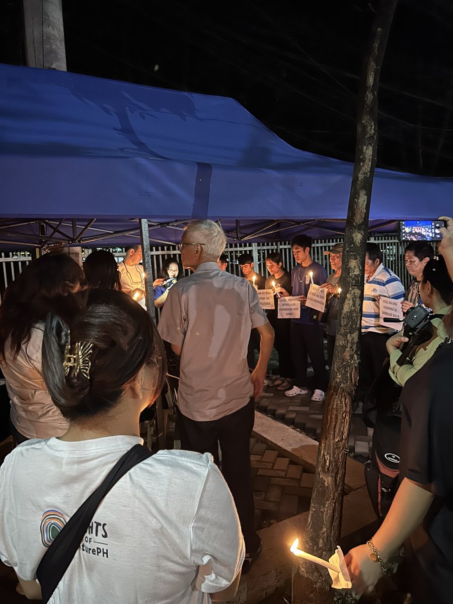 lan_espacio's tweet photo. Patuloy ang pag-aayuno ng mga katutubong Molbong at Palaw’an sa tapat ng Department of Agrarian Reform. Sa mga komunidad ang mga lupa sa #Bugsuk, hindi sa San Miguel! #United4LandRights https://t.co/qz8RET7keQ