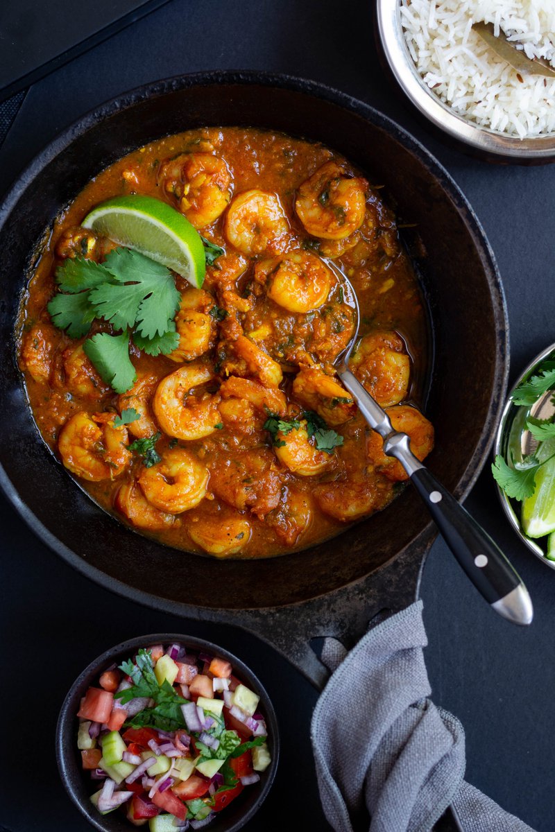 spiceadventurs's tweet photo. There’s a fair bit I know about vegetarian dishes from Gujarat but it was an eye opener to learn more about the non vegetarian fare from this part of the country, like this delicious prawn/honya curry.https://t.co/REfkXpCwAh https://t.co/iCOwecTUZX