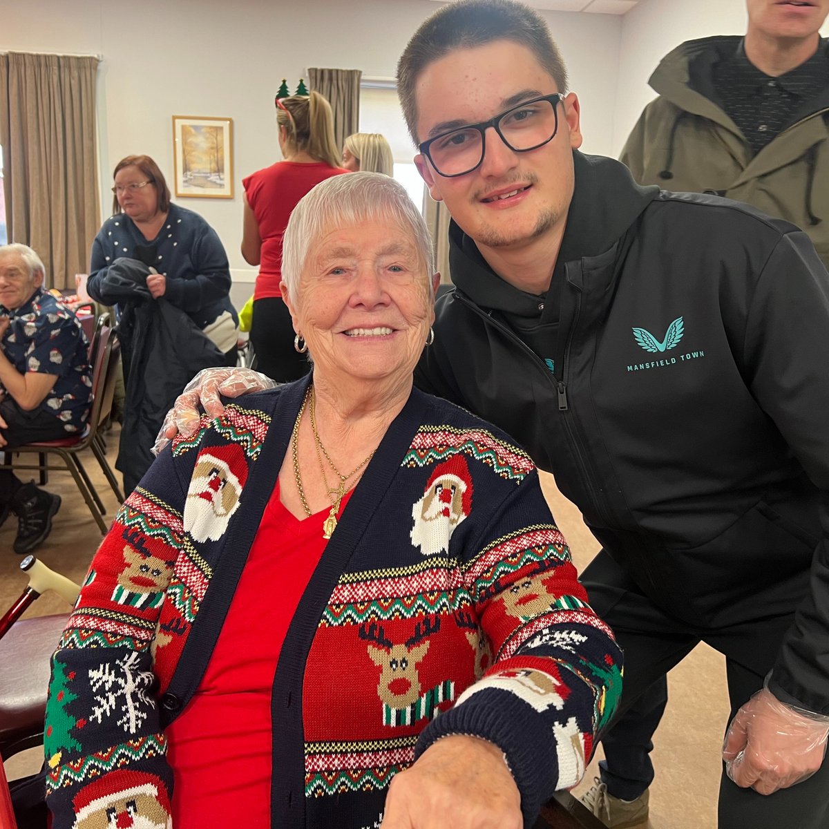 Mansfield Town FC (@mansfieldtownfc) on Twitter photo π <a href="/MTFCAcademy/">Mansfield Town Academy</a>'s first-year scholars went to The Oaklands this week - a residential care home in Warsop.
π The players helped spread some festive cheer before making and serving Christmas dinner for the residents. π½οΈ
#Stags π‘π΅ | <a href="/LFEonline/">League Football Education</a> π <a href="/MTFCAcademy/">Mansfield Town Academy</a>'s first-year scholars went to The Oaklands this week - a residential care home in Warsop.
π The players helped spread some festive cheer before making and serving Christmas dinner for the residents. π½οΈ
#Stags π‘π΅ | <a href="/LFEonline/">League Football Education</a>