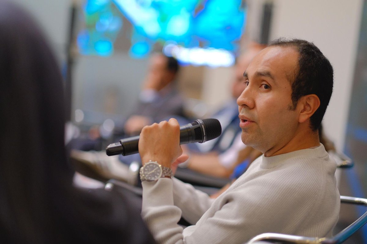 Ministerio_TIC's tweet photo. El futuro del agro colombiano avanza con innovación. En la cumbre #AgroTIC, expertos del #MinisterioTIC y @MinAgricultura impulsan tecnologías como IA y monitoreo satelital para triplicar la productividad y proteger el medio ambiente.
¡Transformemos el campo! https://t.co/rY0RyNdENY