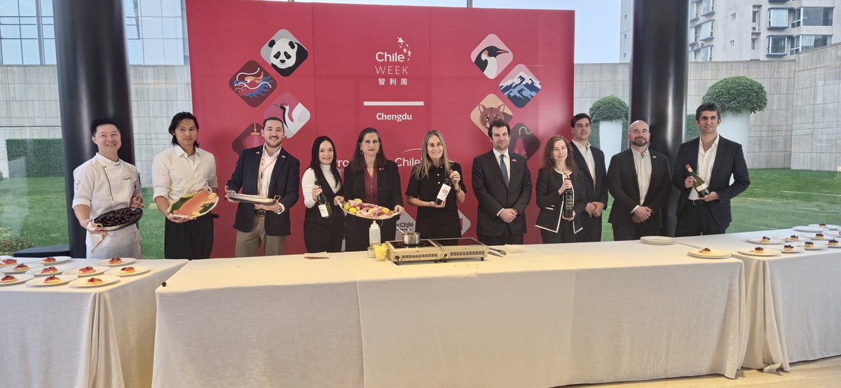 Sub_Agricultura's tweet photo. Exploramos distintas preparaciones culinarias en una #MasterClass realizada por @ProChile y @chile_pork, en el marco de la #ChileWeek China 2024, en #Chengdú, el corazón de la gastronomía de este país 🇨🇳 al cual exportamos 265 mil toneladas de cerdo al año 🐖 https://t.co/WLo343BWDa