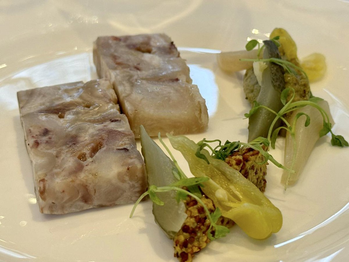 Sub_Agricultura's tweet photo. Exploramos distintas preparaciones culinarias en una #MasterClass realizada por @ProChile y @chile_pork, en el marco de la #ChileWeek China 2024, en #Chengdú, el corazón de la gastronomía de este país 🇨🇳 al cual exportamos 265 mil toneladas de cerdo al año 🐖 https://t.co/WLo343BWDa