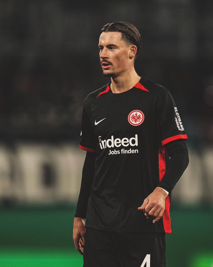 Robin Koch tweet media