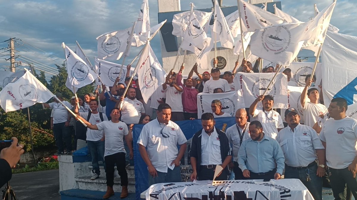 STIPES_OFICIAL's tweet photo. "Damos la bienvenida a Yilport Holding, a quienes esperamos con los brazos abiertos, para trabajar hombro a hombro y mejorar la economía de El Salvador, en vista que un día después de finalización con @CEPASV, el siguiente día iniciamos operaciones con ellos" @CaminosAmilcar https://t.co/kIvtaW1IxG