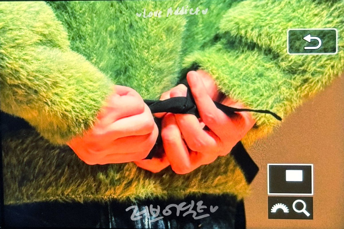 LoveAddict_0315's tweet photo. 241205 시그팬싸 프리뷰 아론
이건아니야..

#Aaron #곽아론 https://t.co/U16aH4CJX0