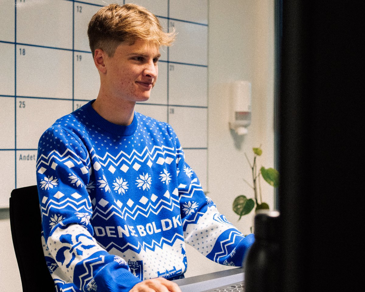 Odense_Boldklub's tweet photo. Spred juleglæden på arbejdet🎄🙌

Fyr op under julestemningen ved at hoppe i julesweatre på arbejdet den 12. december og vær med til at støtte @redbarnetdks julesweatertorsdag 🎅🤶

Støt OB’s indsamling til Red Barnet på mobile pay 111553.

#obdk #redbarnet https://t.co/Vu6ed7lZ8V