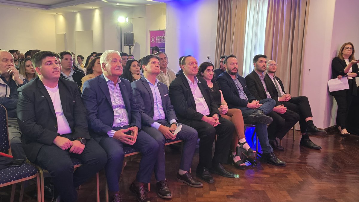redcame's tweet photo. CAME PRESENTE EN EL PREMIO JOVEN EMPRESARIO @JEFEBAOk 2024

🏆 El presidente @AlfredoGZChaco participó, junto al presidente de @FebaOk y vicepresidente de #CAME, Camilo Alberto Kahale, de la 17ª edición del galardón que, a través de sus 8 categorías, y con más de 100 inscriptos, busca visibilizar, motivar y acompañar a los y las jóvenes empresarios y emprendedores bonaerenses. 

El gran ganador, que competirá a nivel nacional en el premio organizado por @camejoven, fue Francisco Lodos 🏅, responsable de las firmas La Guía SA, Agrograine SA y Semillas Dalagro SA, representante de la Cámara de Comercio e Industria de Coronel Suárez 👏.
