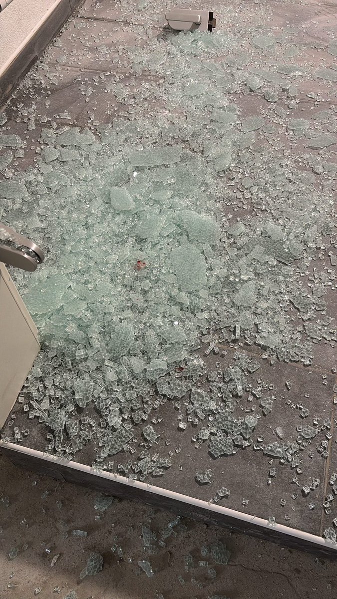 Nazar diyecez mecbur. Enayi gibi kırdım diyemem ya