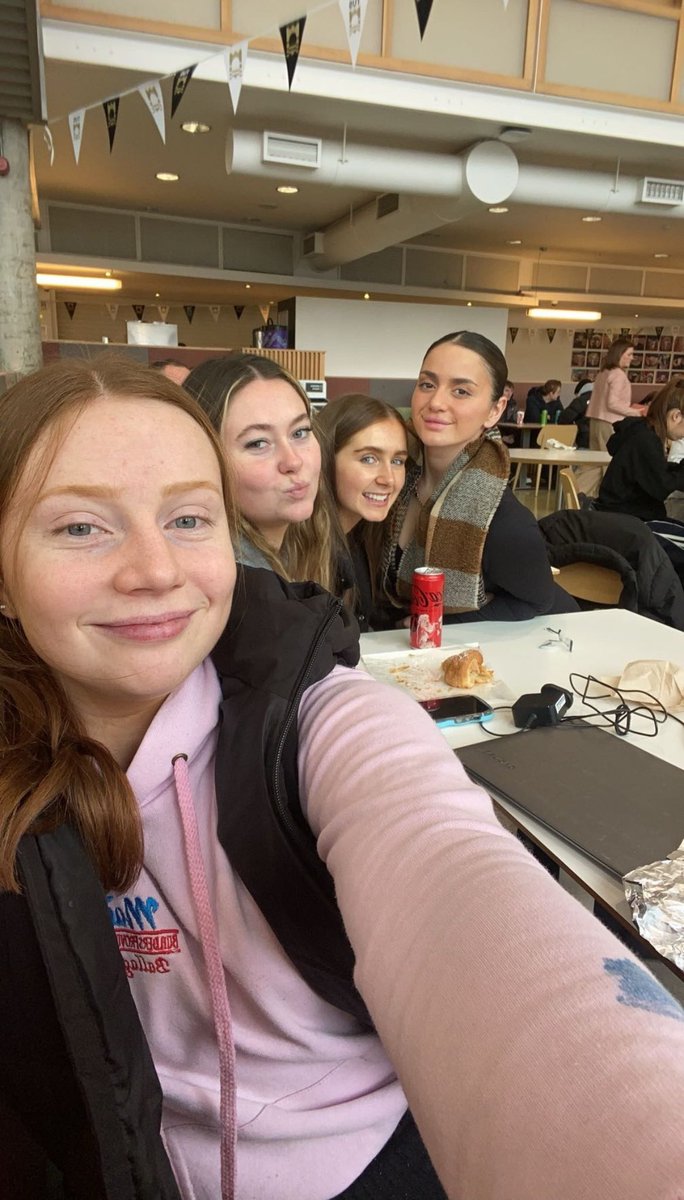 Taking a break from assignments is just as important as getting them done!
Spending quality time with my friends before the Christmas break🎅
<a href="/TUS_ie/">Technological University of the Shannon</a> #studentlife #eventmanagement #studytime #examseason