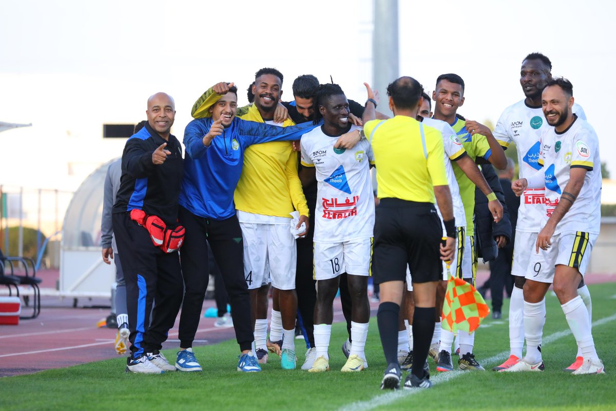 🔚 نهاية المباراة

#طويق 6 ✖️  2 الوشم

⚽️⚽️ ⚽️عثمان السعيدي
⚽️⚽️ بايكيتي
⚽️ عمر هوساوي

ألف مبرووووووك جمهورنا 💛'
#دوري_الدرجة_الثانية | #نادي_طويق