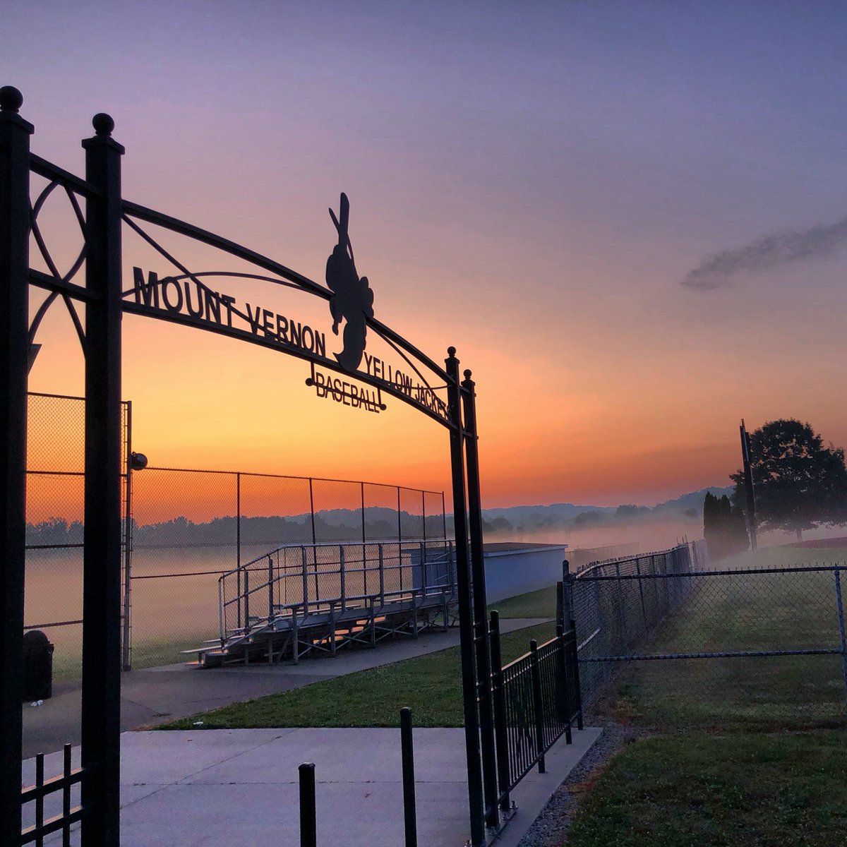 SamMillerSells's tweet photo. I took this photo during a foggy sunrise at the Mount Vernon Yellow Jacket Baseball Field in Mount Vernon, Ohio.  #Yellowjacket #mtvyellowjackets #baseball #playbaseball #fog #foggy #foggysunrise #sunrise #mtv #mountvernonohio #mtvernonoh #knoxcountyohio #playball https://t.co/qKavLm5rZE