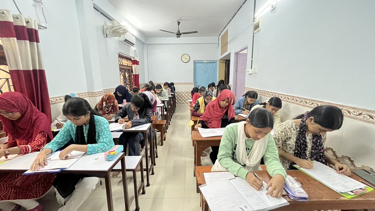 AkbarClasses's tweet image. 🌟 SilverZone iOS 2024-25 Successfully Conducted! 🌟

AKBAR CLASSES hosted the iOS Level 1 Exam today, 5th Dec 2024. Proud of our students’ passion for science and problem-solving! Best wishes for the results! 👏

#SilverZoneiOS2024 #AKBARCLASSES #ThinkLogically