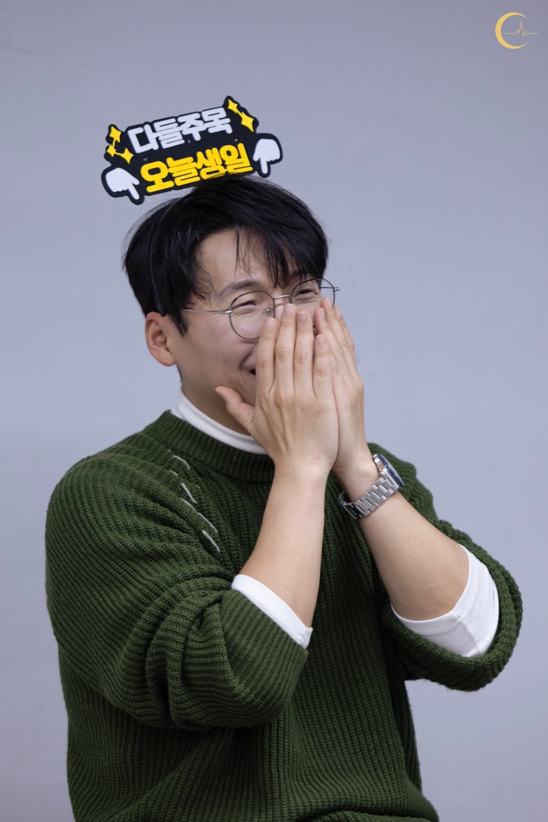 Frequency1206's tweet photo. 차가운 계절엔 아주 작은 온기도 더 따스하게 느껴지곤 합니다.
겨우내 찾아낸 은은한 온기를 닮은 목소리, 권도일 성우님의 생일을 축하드립니다. https://t.co/APSPbiW755