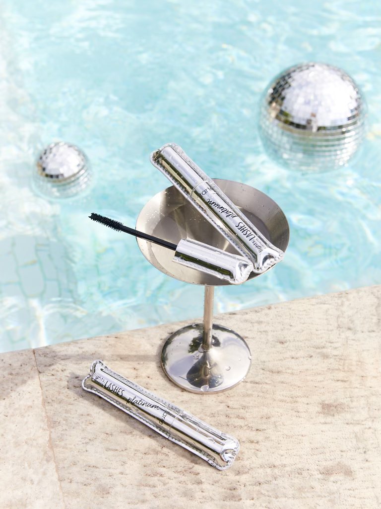 tartecosmetics's tweet photo. Serving up lash cocktails this season of #trippinwithtarte First look at Lights, Camera, Lashes Platinum Mascara, infused with our lash serum cocktail for much more for fuller lashes 👀 Coming soon to https://t.co/vHB7ZKl79b on 12/6 and @Sephora &amp; @Ultabeauty on 12/29 https://t.co/4Oc3HuPBjC
