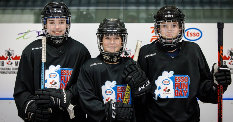 HockeyCanada's tweet photo. The multi-year extension with @ImperialOil will prioritize inclusion and enhance programming like the #EssoCup and #EssoFunDays.
La prolongation du partenariat pluriannuel avec L’Impériale vise l’inclusion et des initiatives comme la #CoupeEsso et #DécouvrezLeHockeyAvecEsso.