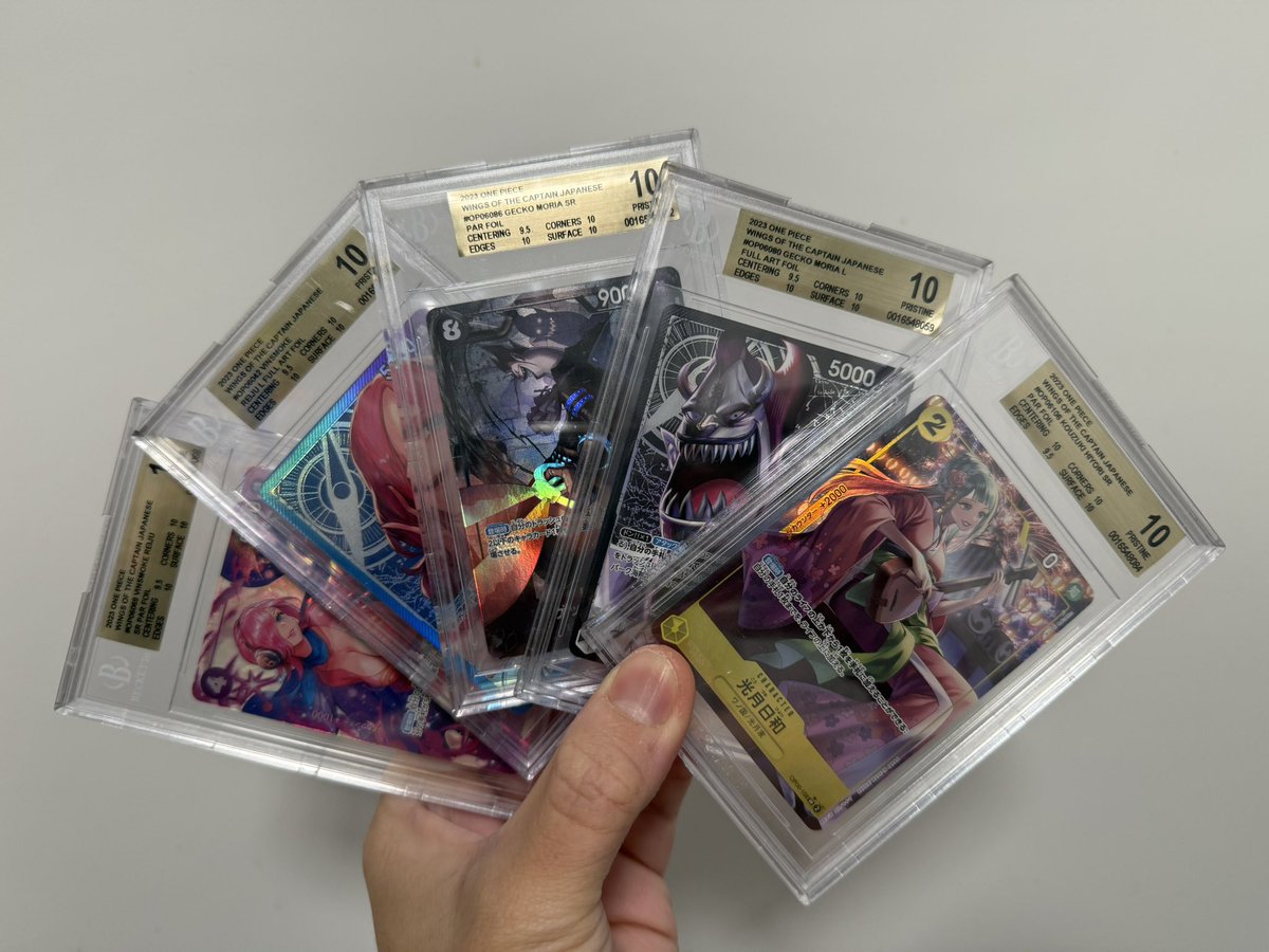 pray4goodpulls's tweet photo. 6th day of Christmas giveaway and we are back at One Piece. One winner, 5 Beckett Pristine 10’s. 
To enter;
Like
Retweet and follow 🙏🙏
Winner will be drawn on 12/5 at 10pm est. US Shipping only.
Good luck everyone!! https://t.co/yunOezKU4z