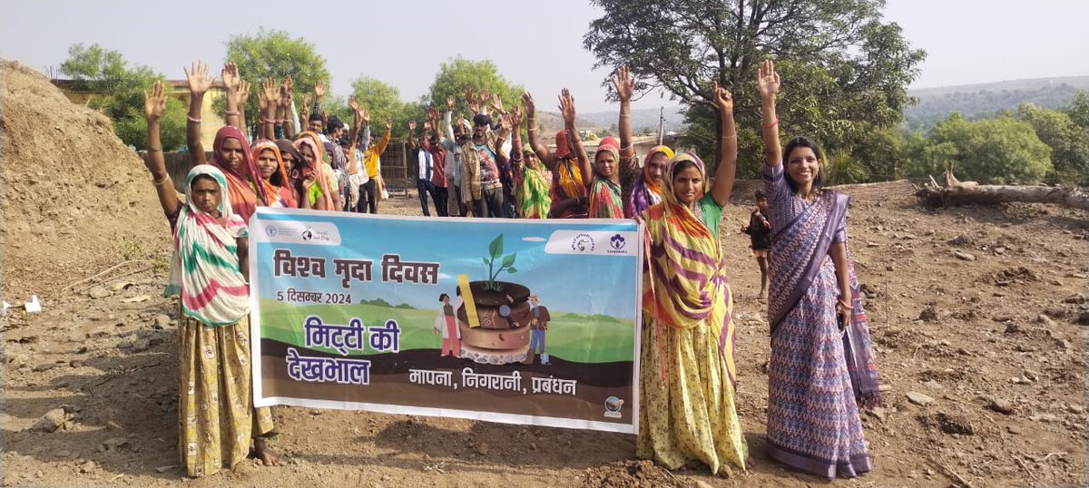 Vaagdhara's tweet photo. More than 1 lakh people from 1,168 villages of Rajasthan, Madhya Pradesh, and Gujarat participated enthusiastically in Soil Day celebrations. Discussions were held on the need for soil conservation to maintain its fertility and vitality. @FAO @jayeshvaagdhara #WorldSoilDay2024 https://t.co/16HZTKxdUg