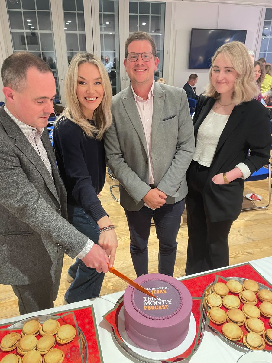 MailMetroMedia's tweet photo. LIVE show celebration for the 10th anniversary of This is Money Podcast! ๐๏ธ๐ฐ
The @thisismoney team hosted a live show event at our Kensington HQ for some of the podcastโs most valued listeners and clients.
Read more ๐ https://t.co/NB0IVuGYYL
#thisismoney #podcast https://t.co/4qen3meCGa