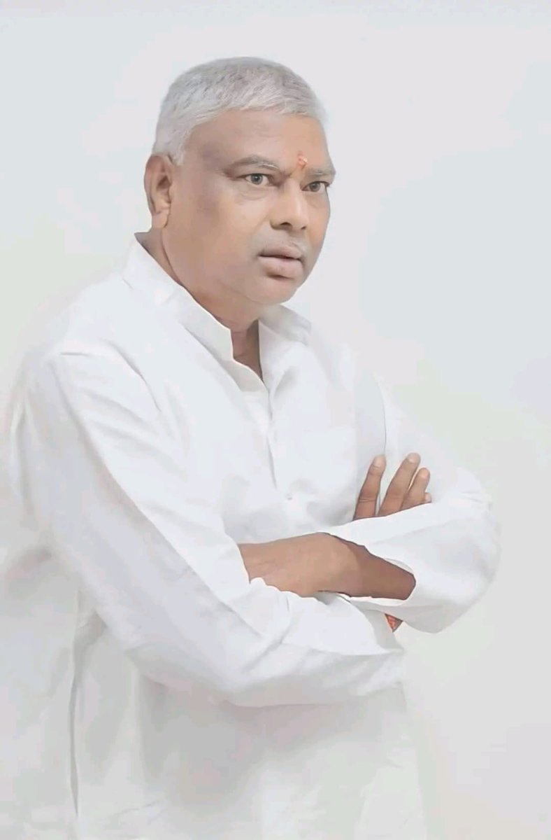 MahabirJharkha2's tweet photo. 4 बार विधायक रह चुके जमीन से जुड़े JMM पार्टी के कद्दावर नेता टुंडी विधानसभा के माननीय  विधायक श्री मथुरा प्रसाद महतो जी को मंत्री पद न देना बहुत ही निंदनीय है।

जो मंत्री पद का ना मिला कमान ।
है हर टुंडी वासी का अपमान ।।
आदरणीय @HemantSorenJMM जी विचार करें। 
@MPMahatoJMM https://t.co/FnX2WuwTbQ