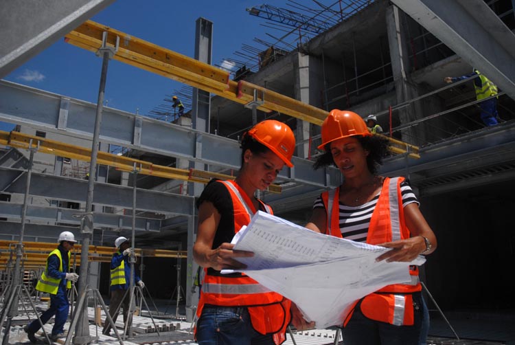 En el Día del Constructor cubano, un abrazo a los trabajadores del sector. Continúen cada día aportando al desarrollo socioeconómico del país.

¡Muchas felicidades!

#UnidosXCuba